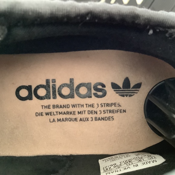 Womens 8/Mens 7 *TEAR* (pic) USED Adidas NMD R1 Core Black Carbon White GZ7997 - Picture 9 of 11